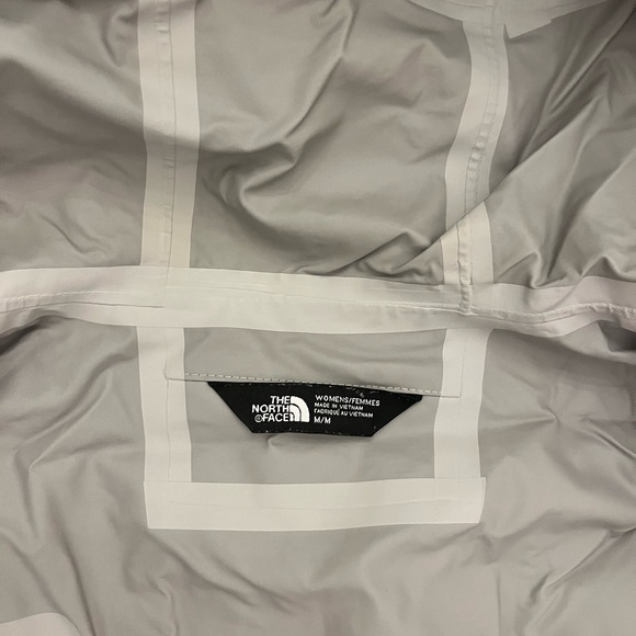 The North Face Women's Aqua Hooded Rain Jacket - Picture 4 of 9